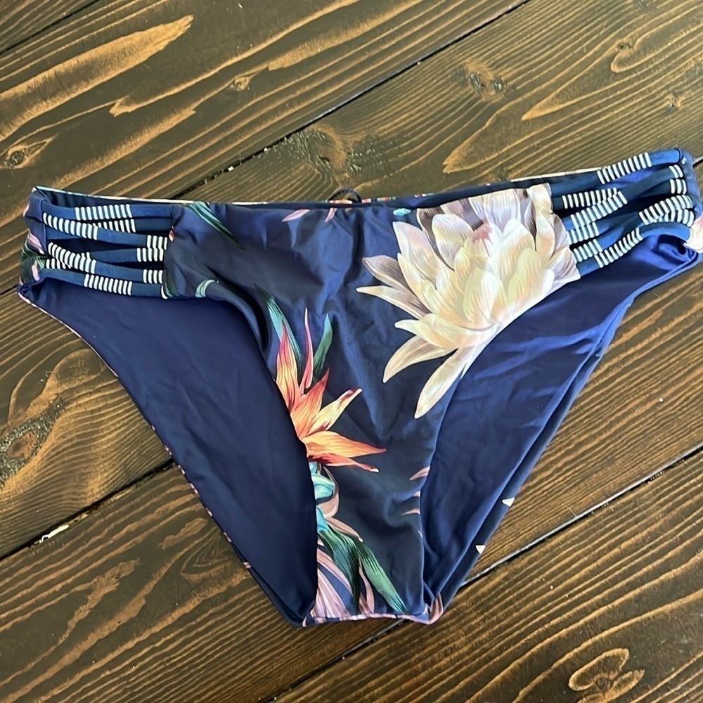 Splendid bikini bottoms
